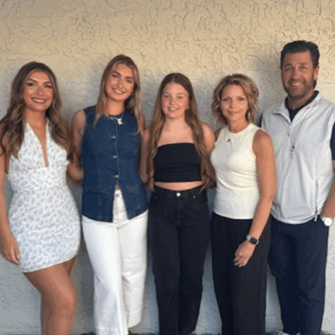 Saradraxler Gainsforth Familyphoto Sq2